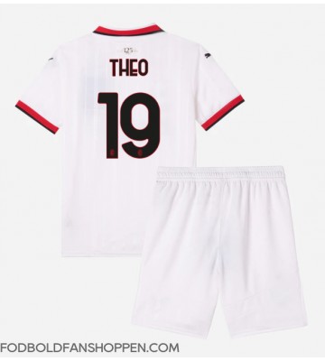 AC Milan Theo Hernandez #19 Udebanetrøje Børn 2024-25 Kortærmet (+ Korte bukser)
